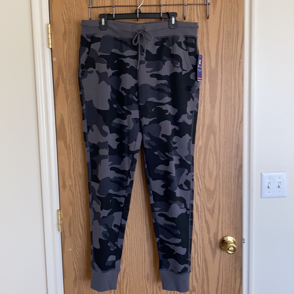 Champion Men’s Gray & Black Camo Jogger Sweatpants